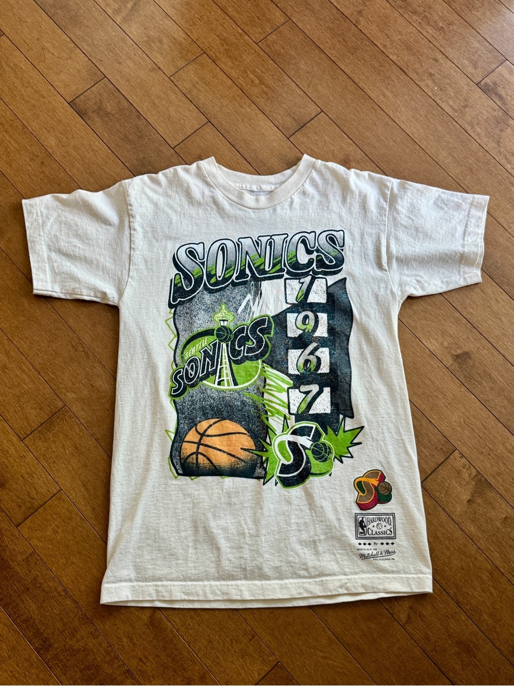 Mitchell & Ness White Seattle Sonics 1997 Graphic Tee